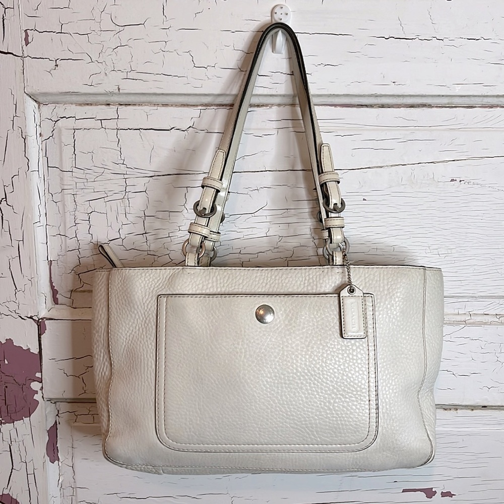 COACH Leather Shoulder Bag Key Tag Attached Off White 👉🏻15.5”👇🏻9”
